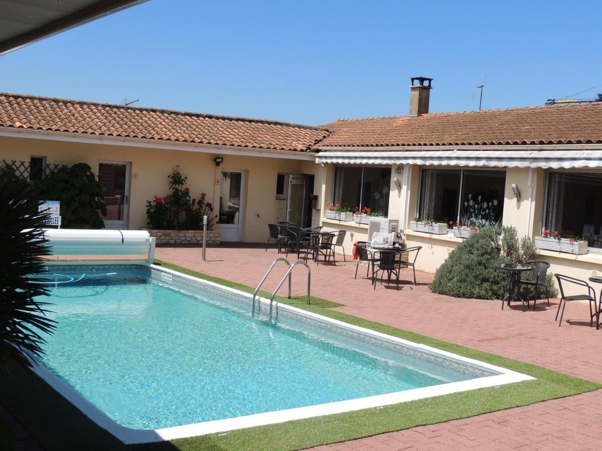 Hotel Auberge Des Charmilles Sainte-Soulle Экстерьер фото